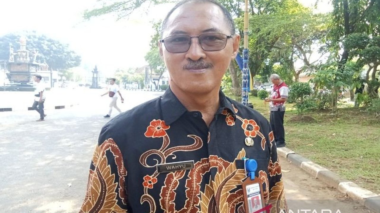Pemerintah Kabupaten Batang memastikan stabilitas harga bahan pokok di pasar tradisional tetap terjaga usai kenaikan BBM non-subsidi, dengan pantauan harian terhadap 20 komoditas penting.