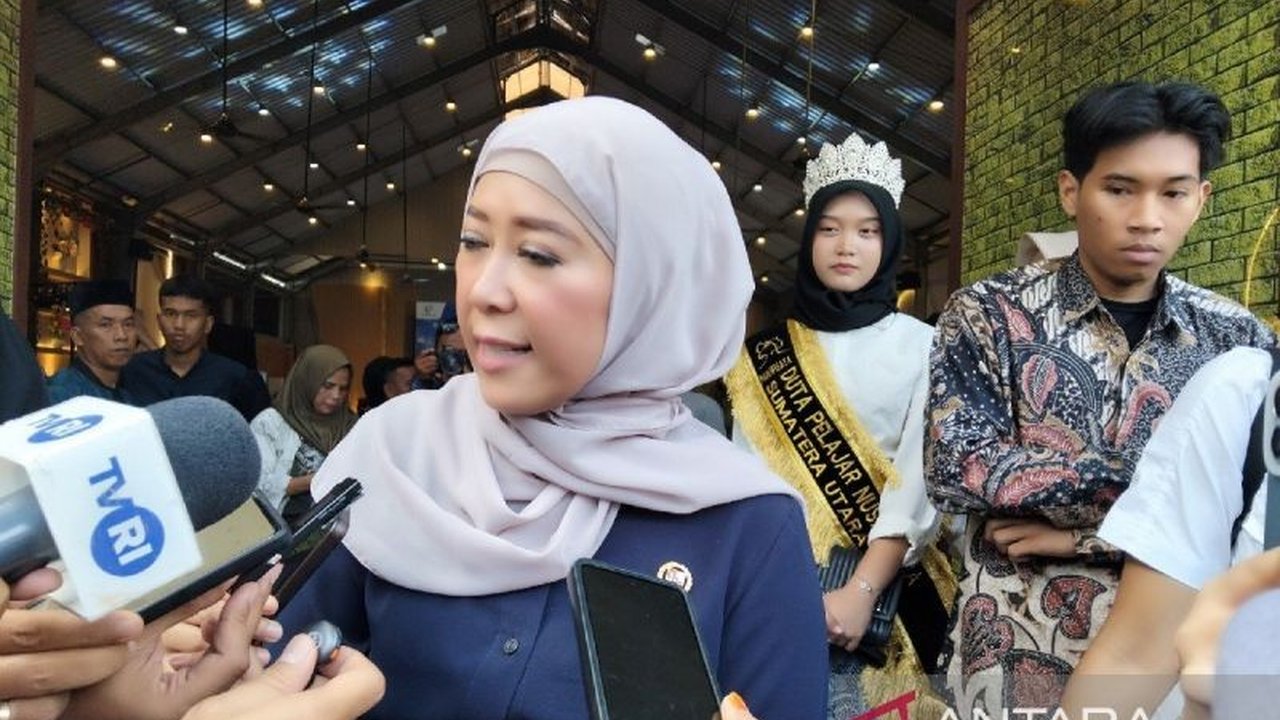 Kementerian Komunikasi dan Digital (Komdigi) gencar perkuat literasi digital generasi muda di Indonesia untuk membentengi mereka dari ancaman kejahatan siber yang kian marak. Simak upaya strategisnya!