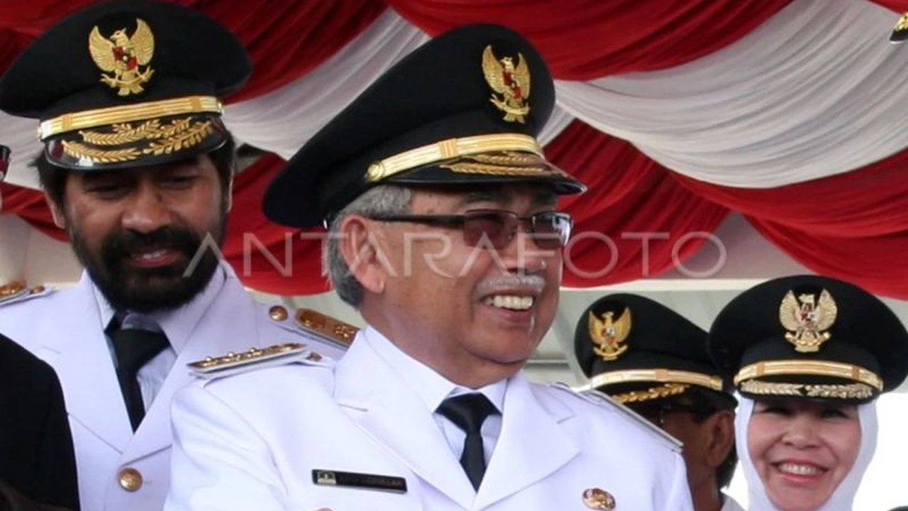 Kabar duka menyelimuti Aceh. Mantan Gubernur Aceh periode 2012-2017, dr. Zaini Abdullah, atau akrab disapa Abu Doto, meninggal dunia di RSUD Zainoel Abidin Banda Aceh. Mantan Gubernur Aceh Zaini Abdullah meninggal dunia setelah menjalani perawatan intensi