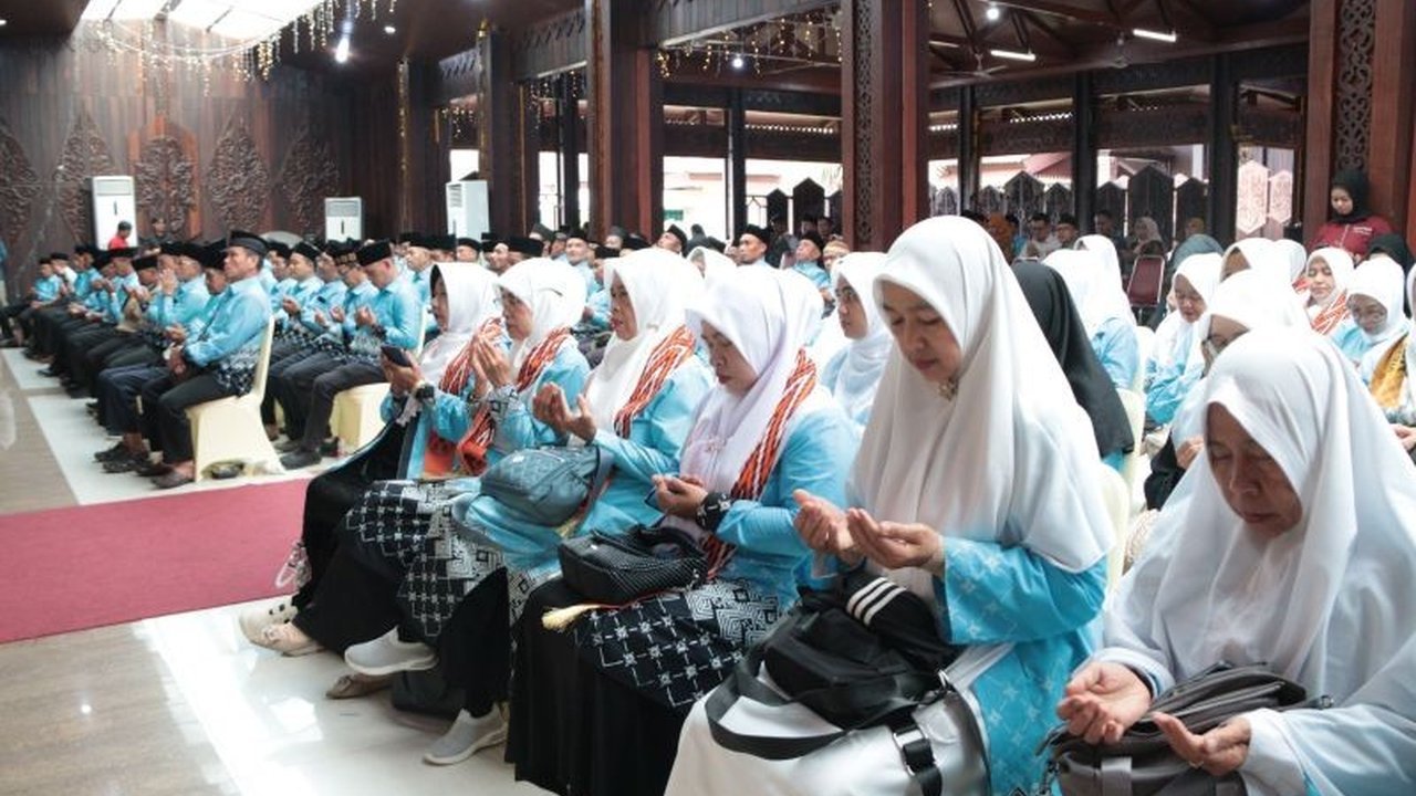 Pemerintah Provinsi Kalimantan Barat dan instansi terkait memperkuat Pengawasan Kesehatan Haji Kalbar serta pelayanan kekarantinaan menjelang kepulangan 1.857 jamaah, guna mencegah penyebaran penyakit menular dari luar negeri.