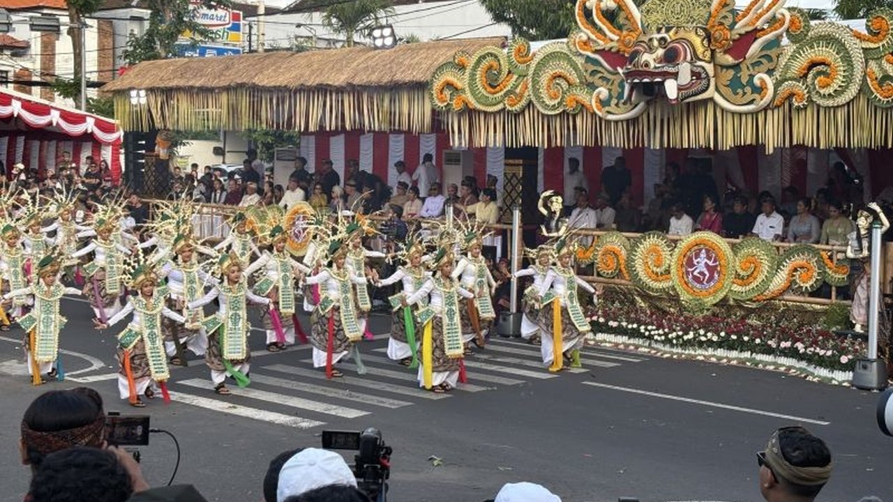 Wakil Menteri Pariwisata dan Ekonomi Kreatif (Wamenekraf) Ni Luh Puspa menargetkan kunjungan Pesta Kesenian Bali (PKB) 2026 melampaui 1,6 juta orang, didukung antusiasme tinggi dan momen liburan.