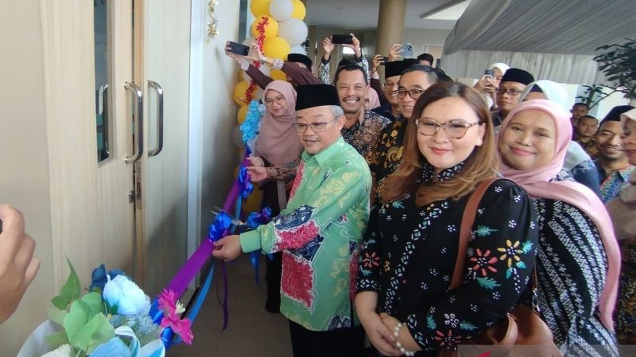 Menteri Pendidikan Dasar dan Menengah Abdul Mu'ti menyatakan pemerintah berhasil merevitalisasi lebih dari 80.000 sekolah di Indonesia sepanjang 2025-2026. Program Revitalisasi Sekolah ini tingkatkan kualitas pendidikan nasional.