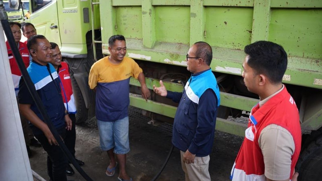 Pertamina Patra Niaga Regional Sumbagsel bersama BPH Migas terus perkuat koordinasi untuk memastikan kelancaran penyaluran energi Lampung. Kunjungan ke IT Panjang dan SPBU dilakukan untuk menjamin ketersediaan serta distribusi BBM yang optimal.