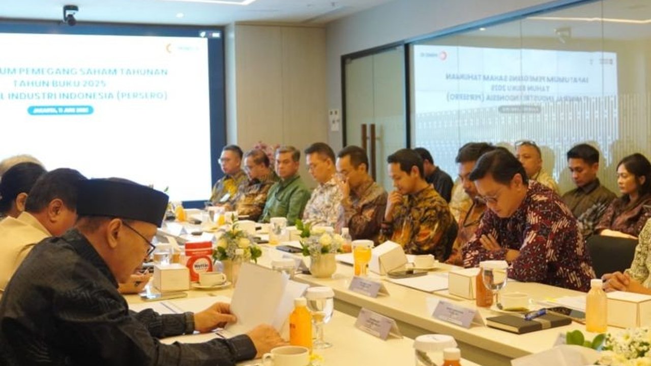 Holding Industri Pertambangan Indonesia, MIND ID, terus mengoptimalkan kontribusi bagi negara melalui implementasi Hilirisasi Nasional yang strategis, menciptakan nilai tambah ekonomi berlipat ganda bagi Indonesia.