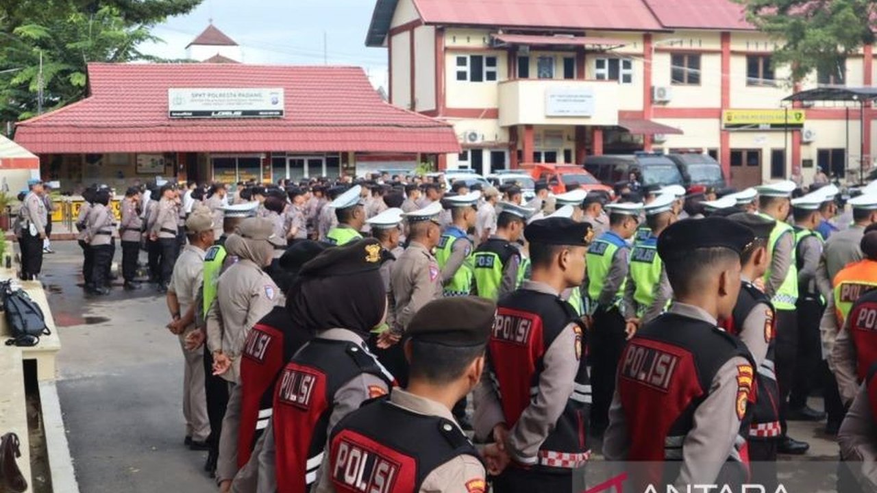 Polresta Padang terus mengoptimalkan Layanan 110 untuk memberikan perlindungan dan respons cepat terhadap kebutuhan darurat masyarakat, menunjukkan peningkatan signifikan dalam jumlah panggilan.