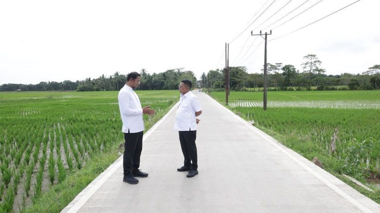 Pemprov Banten mencatat tren pertumbuhan Ekonomi Banten yang positif berkat pembangunan infrastruktur jalan di perdesaan. Simak bagaimana konektivitas wilayah ini mendongkrak sektor vital dan kesejahteraan masyarakat.