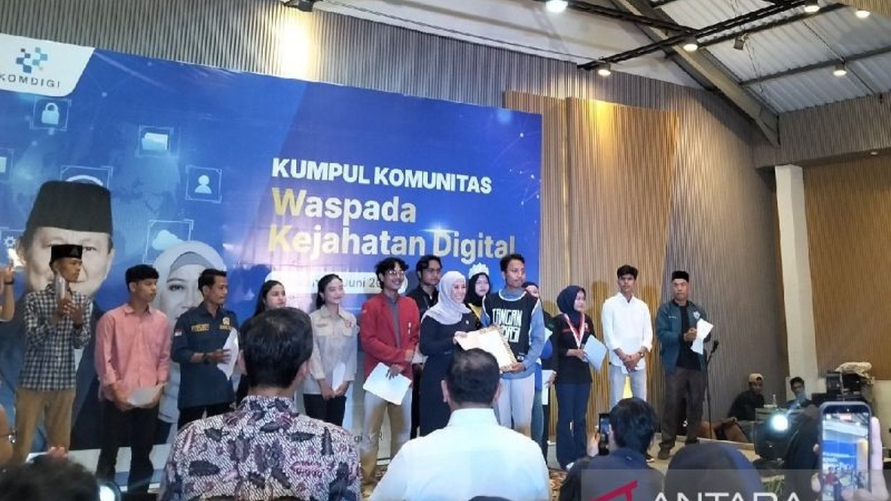 Menteri Komunikasi dan Digital Meutya Hafid menerima deklarasi dukungan dari komunitas di Medan untuk memerangi Kejahatan Digital, menciptakan ruang digital aman dan produktif.