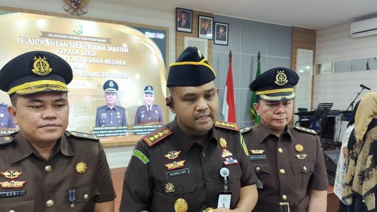 Kejaksaan Negeri Tanjungpinang memastikan penanganan korupsi tiga kasus besar berlanjut: pembangunan pasar, dana bagi hasil pelabuhan, dan biaya operasional BBM. Audit BPK segera dimulai.