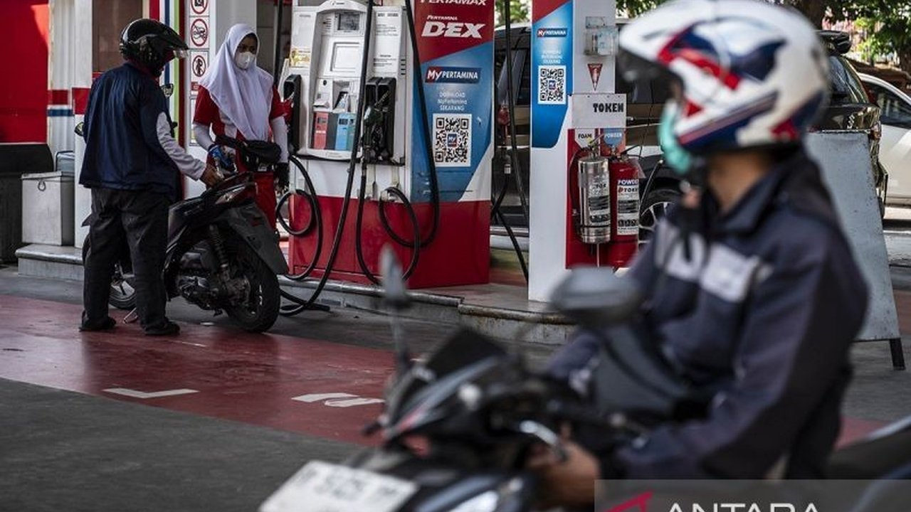 Guru Besar Ekonomi Mikro UPI, Prof. Dr. Eeng Ahman, menilai kenaikan harga Pertamax sebagai langkah korporasi yang rasional, namun pemerintah didesak menjaga proteksi subsidi BBM untuk masyarakat rentan.