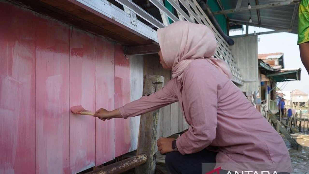 Pemerintah Kota Palembang menginisiasi Pengecatan Rumah Sungai Musi Palembang di tepian Musi. Upaya ini bertujuan mempercantik kota dan mendongkrak pariwisata menyambut HUT ke-1.343.