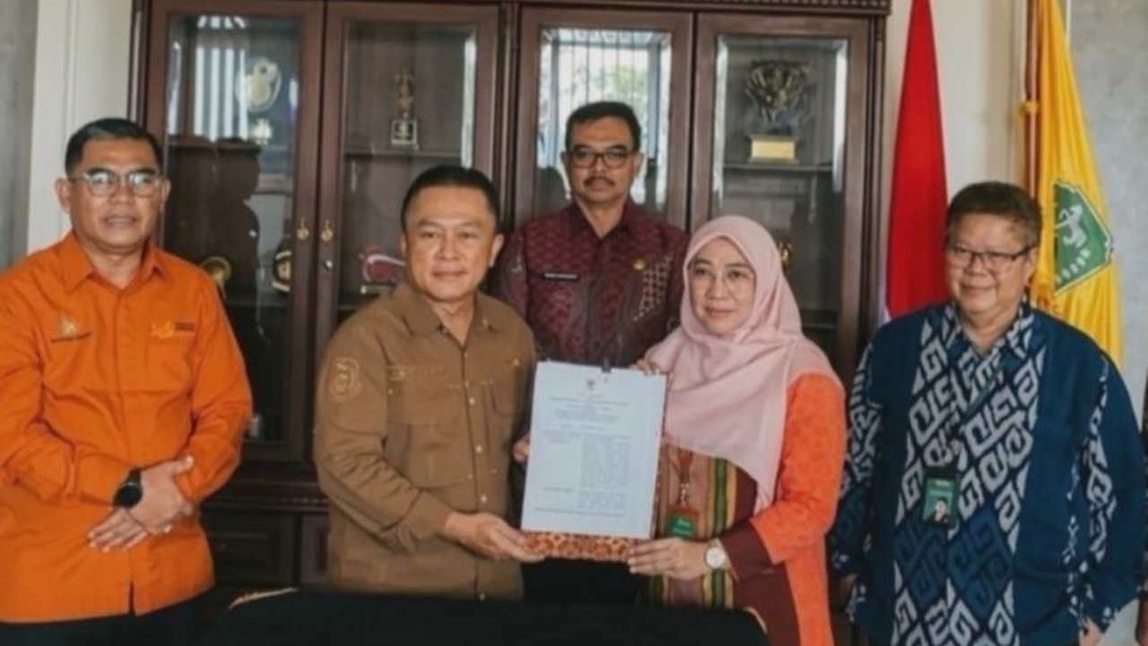 Pemerintah Kabupaten Kuningan gencar percepat program pelatihan vokasi berbasis industri. Langkah ini untuk tingkatkan kompetensi tenaga kerja dan tekan pengangguran di Kuningan, sekaligus membuka peluang kewirausahaan.