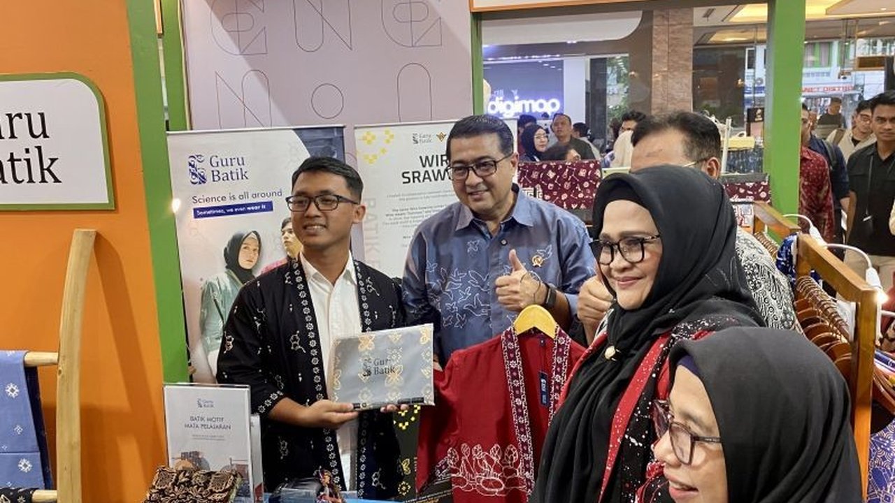Menteri Kemenekraf Teuku Riefky Harsya mengumumkan aktivasi desa kreatif di seluruh Indonesia sebagai mesin pertumbuhan ekonomi, menarik perhatian pada potensi lokal.