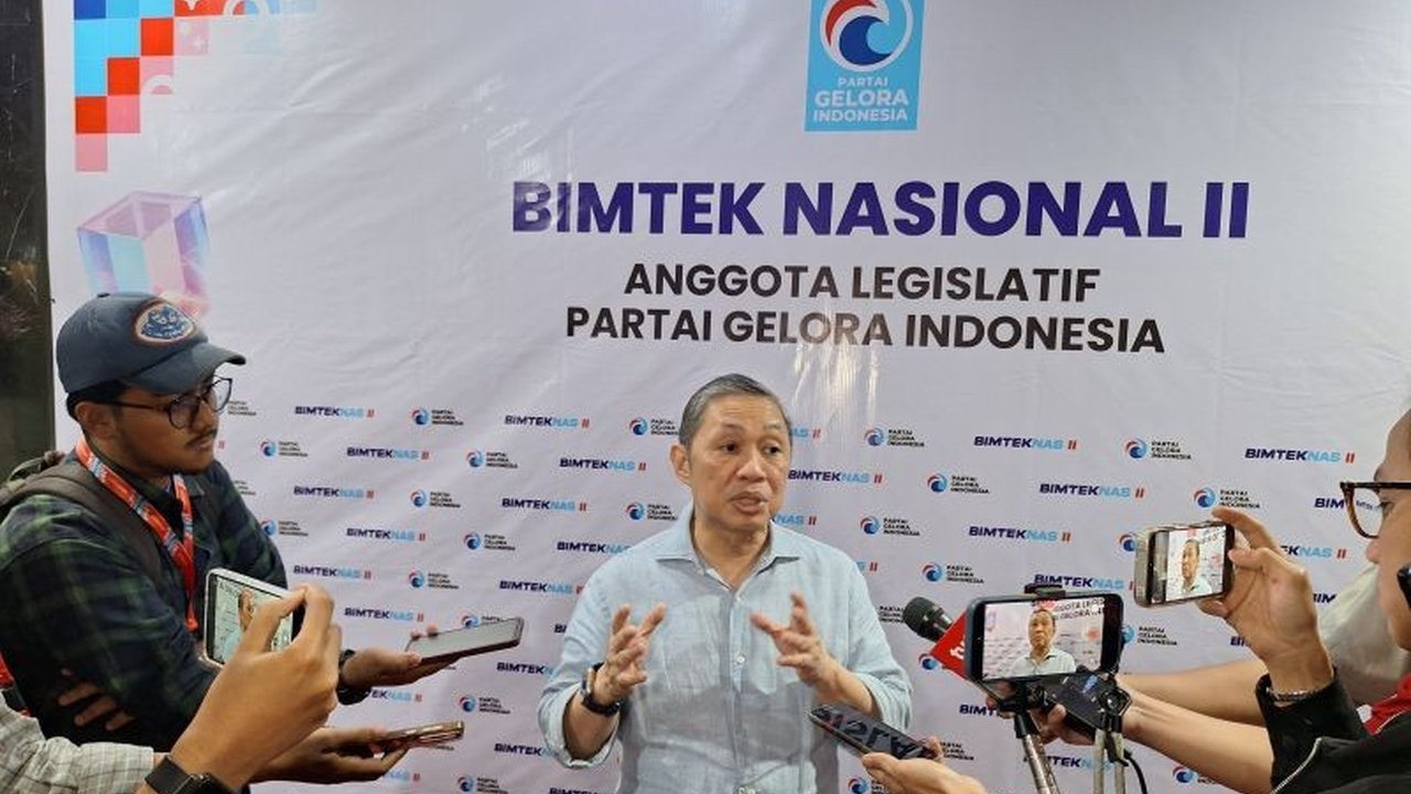 Ketua Umum Partai Gelora Indonesia Anis Matta menekankan bahwa partai politik harus kembali menjalankan fungsi sebagai mesin perubahan sosial, bukan sekadar mengikuti arus opini publik. Simak pandangannya tentang peran partai dalam memimpin masyarakat men