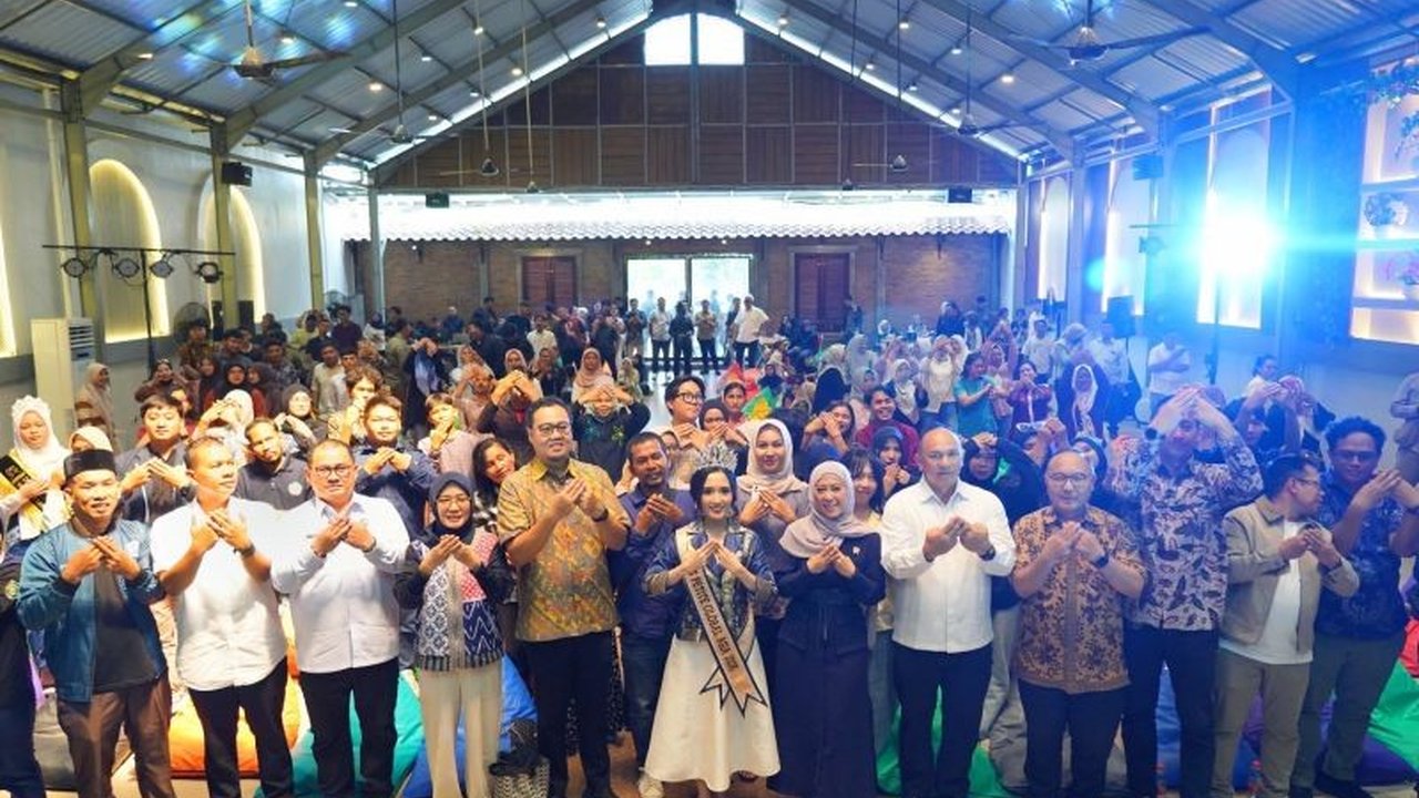 Menteri Komunikasi dan Digital Meutya Hafid mengajak kaum muda menjadi garda terdepan dalam menciptakan Ruang Digital Aman, beretika, serta bebas dari hoaks dan kejahatan siber. Simak peran penting generasi muda dalam mewujudkan hal ini!