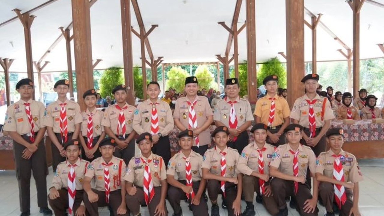Wakil Bupati Madiun Purnomo Hadi menegaskan Gerakan Pramuka efektif batasi penggunaan gawai anak muda. Kegiatan kepanduan ini membentuk karakter dan disiplin, menjauhkan dari ketergantungan digital serta mempersiapkan pemimpin masa depan.