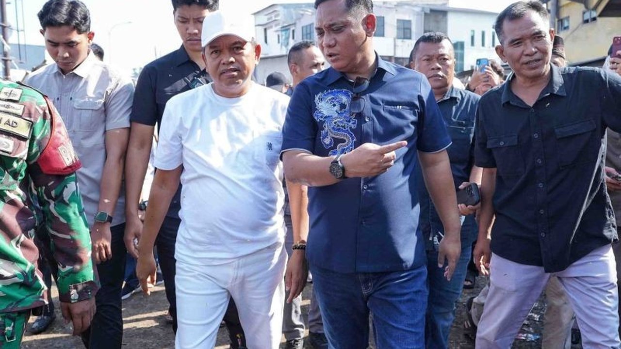 Pemerintah Provinsi Jawa Barat memberikan dukungan signifikan untuk perbaikan Pasar Baru Cikarang di Kabupaten Bekasi melalui skema Corporate Social Responsibility (CSR) dari Bank BJB, guna menata pasar agar lebih rapi dan nyaman bagi pedagang serta pembe