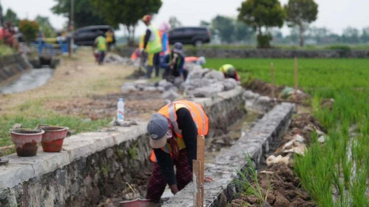 Menteri Dody Hanggodo menargetkan 4.127 lokasi untuk Program IBM Kementerian Pekerjaan Umum 2027, dengan alokasi Rp1,65 triliun. Program ini fokus pada infrastruktur yang langsung menyentuh masyarakat.