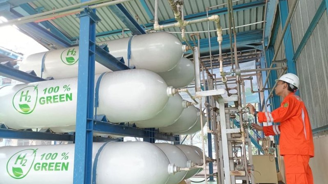 Badan Riset dan Inovasi Nasional (BRIN) berinovasi dengan material komposit NiFe-LDH/Ag₃PO₄ untuk menciptakan hidrogen bersih melalui pemisahan air, membuka peluang energi berkelanjutan.