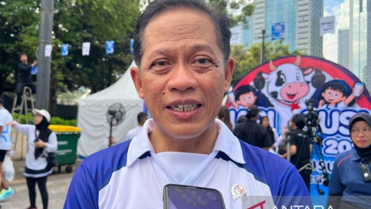 Wakil Menteri Koordinator Bidang Pangan Hanif Faisol Nurofiq menyatakan pemerintah akan mengkaji usulan Gula Bantuan Pangan secara komprehensif, menarik perhatian publik pada potensi kebijakan baru.