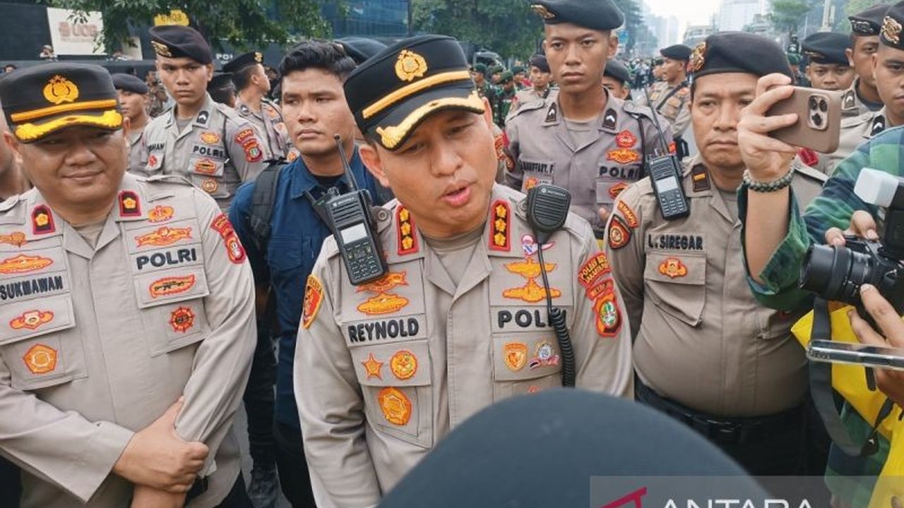 Polres Metro Jakarta Pusat mengungkapkan aksi Demo Mahasiswa Bundaran HI oleh BEM UI tidak didahului surat resmi, namun pengamanan tetap dilakukan untuk menjaga ketertiban. Simak detailnya.