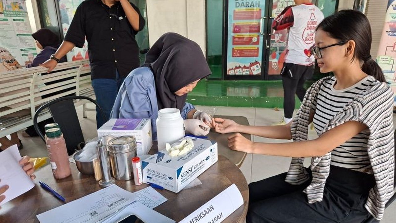 PMI Kota Tangerang rayakan Hari Donor Darah Sedunia dengan cek kesehatan gratis, pemeriksaan golongan darah, dan lomba foto. Ini untuk tingkatkan kesadaran masyarakat akan pentingnya donor darah.