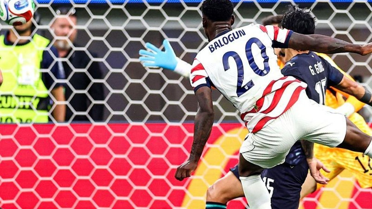 Folarin Balogun memimpin awal perburuan Sepatu Emas Piala Dunia 2026 dengan dua gol. Siapa saja pesaingnya dan bagaimana FIFA menentukan pemenangnya? Simak selengkapnya di sini.