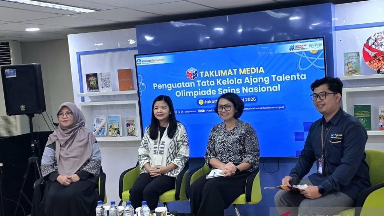 Jumlah Peserta OSN-K (Olimpiade Sains Nasional Tingkat Kabupaten/Kota) tahun ini melonjak drastis, mencapai lebih dari 716 ribu orang, menunjukkan semangat sains yang membara di kalangan pelajar.