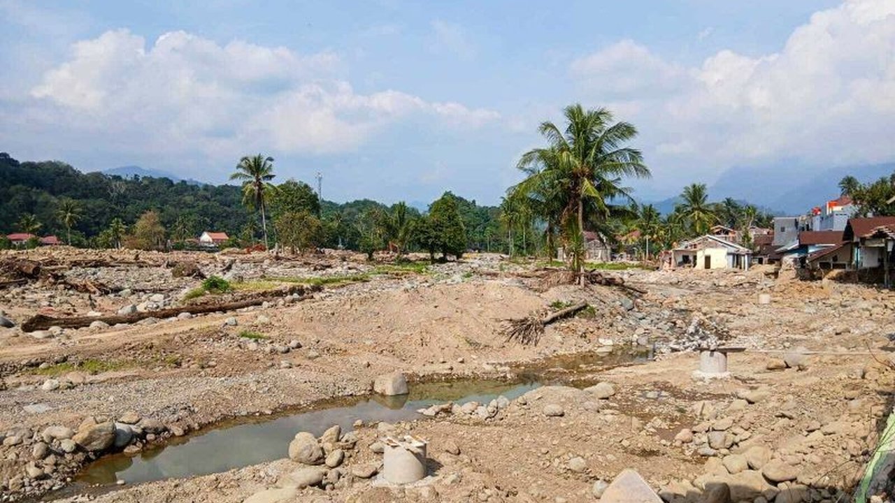 Pemerintah Kota Padang bergerak cepat melakukan perbaikan irigasi pascabencana hidrometeorologi. Dana Transfer ke Daerah (TKD) dialokasikan untuk 16 paket perbaikan irigasi Padang, demi mengairi kembali sawah petani.