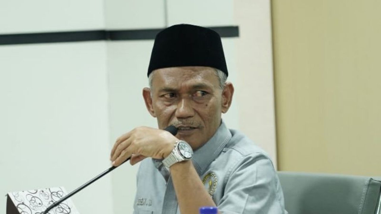 Anggota Komisi V DPRD Jabar, Aten Munajat, menyerukan pemerintah memastikan tidak ada lagi anak putus sekolah demi masa depan bangsa dan keberhasilan pembangunan daerah, menargetkan wajib belajar 12 tahun.