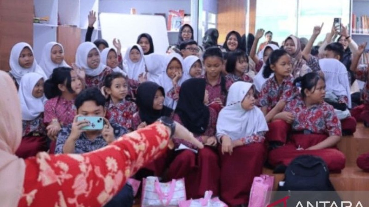 Dharma Wanita Persatuan (DWP) Kota Palembang meluncurkan Program Berias (Bercerita Dengan Suara Keras) untuk memperkuat literasi generasi muda sejak dini, mengubah cara pandang membaca menjadi aktivitas yang menyenangkan dan interaktif.