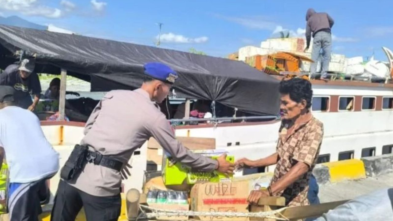 Satpolairud Tojo Una-Una aktif meningkatkan pembinaan masyarakat pesisir di Desa Labuan, Kecamatan Ratolindo, melalui program Polisi Penolong. Inisiatif ini bertujuan memperkuat pelayanan kepolisian, sekaligus menjaga keamanan dan kelestarian lingkungan p