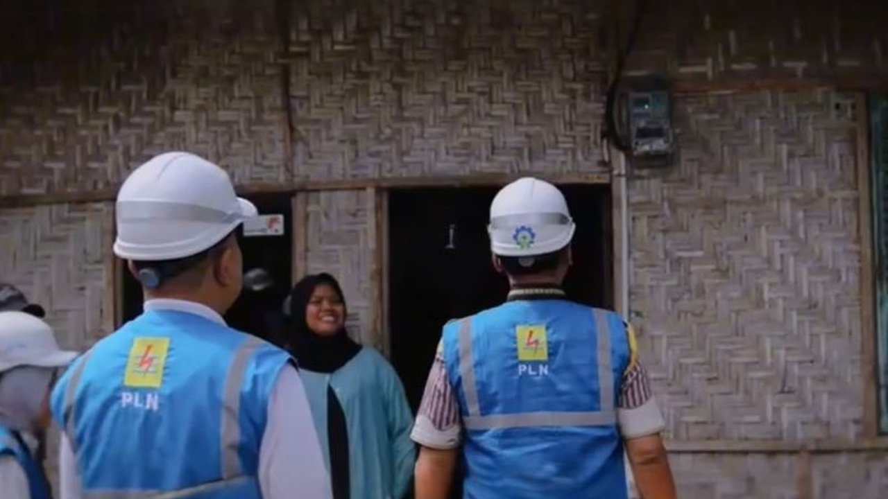 PLN Lampung berhasil menuntaskan Program Bantuan Pasang Baru Listrik (BPBL) 2025 untuk 10.830 rumah tangga di Lampung, wujudkan akses energi merata dan tingkatkan kesejahteraan masyarakat.