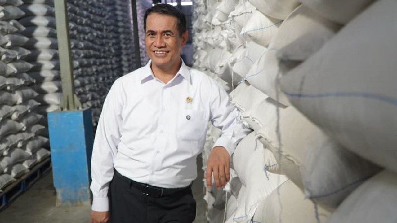 Kepala Bapanas dan Menteri Pertanian, Andi Amran Sulaiman, memastikan Stok Beras Nasional dalam kondisi sangat melimpah hingga Juni 2026, menepis isu kelangkaan dan mengancam menindak spekulan.