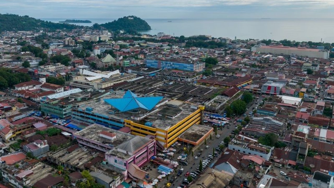 Pemerintah Kota Padang terus menggenjot Pengembangan Pasar Satelit Padang dengan meningkatkan sarana dan prasarana demi mencapai standar nasional, menciptakan pusat pertumbuhan ekonomi baru di berbagai wilayah.