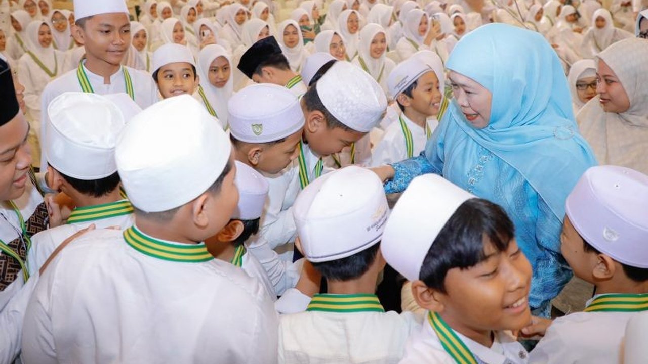 Gubernur Jawa Timur Khofifah Indar Parawansa menegaskan bahwa pembentukan Generasi Qurani yang berkarakter kuat dan berakhlak mulia adalah fondasi utama peningkatan daya saing bangsa di tengah tantangan global yang semakin cepat.