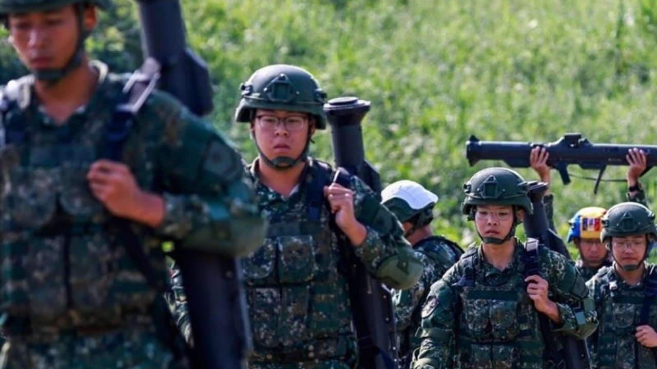 Pemerintah Taiwan mengusulkan amendemen aturan wajib militer, mengancam penghindar dengan hukuman penjara minimal satu tahun. Langkah ini diambil untuk menjaga keadilan Wajib Militer Taiwan dan memberikan efek jera.
