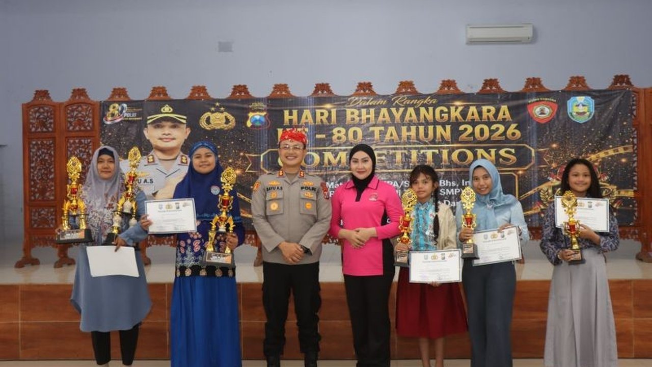 Ratusan pelajar di Situbondo berpartisipasi dalam Kompetisi Bahasa Inggris dan akademik yang digelar Polres Situbondo dan SMAN 2, memotivasi generasi muda bersaing global.
