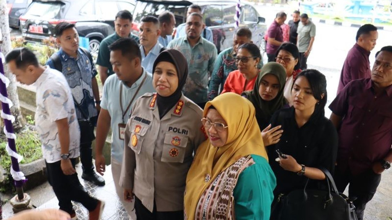 Polda Maluku berkomitmen memperkuat sinergi lintas sektor guna meningkatkan perlindungan perempuan dan anak di wilayahnya, menekankan kolaborasi sebagai kunci utama dalam menciptakan lingkungan yang aman dan berkeadilan.