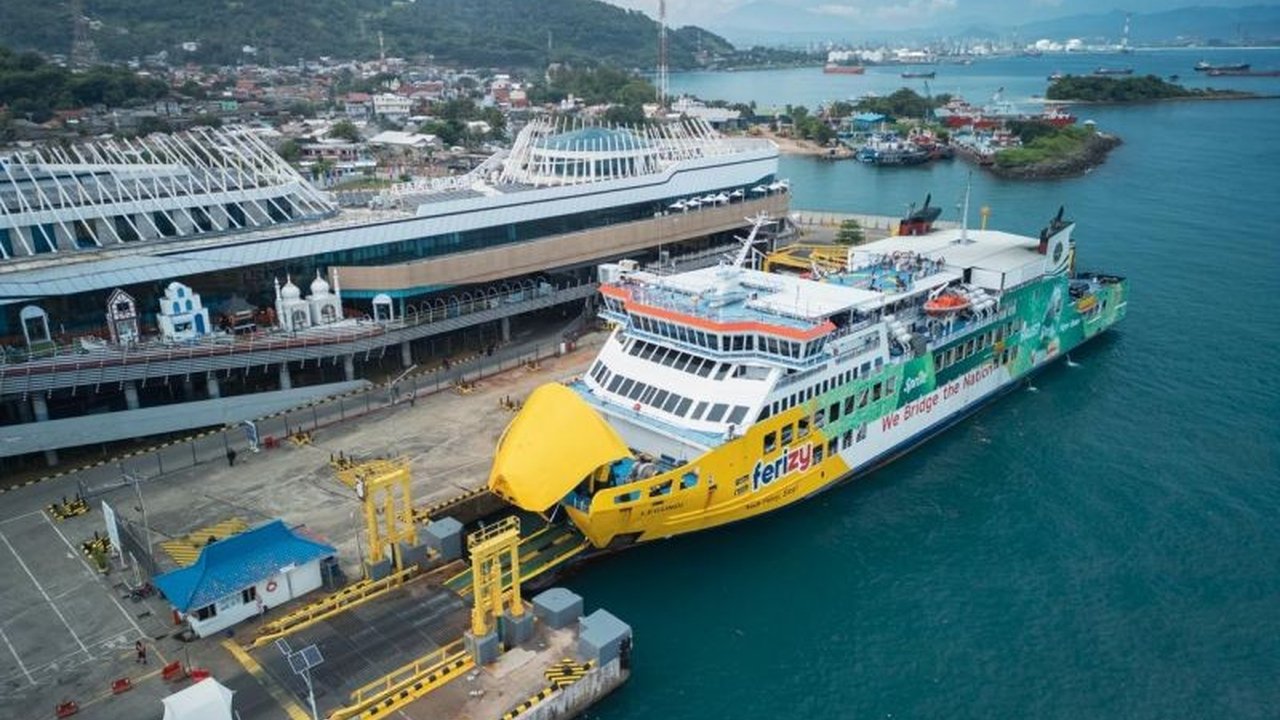 PT ASDP Indonesia Ferry (Persero) berkomitmen penuh memperkuat layanan dan keselamatan penyeberangan menyambut periode libur sekolah 2026, termasuk menawarkan diskon tiket menarik untuk pengguna jasa.