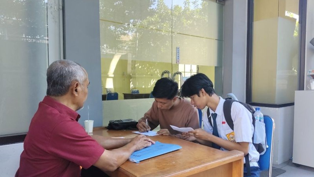 Sebanyak 54.056 calon murid baru berhasil diterima melalui jalur domisili pada SPMB Jatim 2026 tahap pertama, membuka peluang bagi mereka yang belum lolos untuk mengikuti tahapan selanjutnya.
