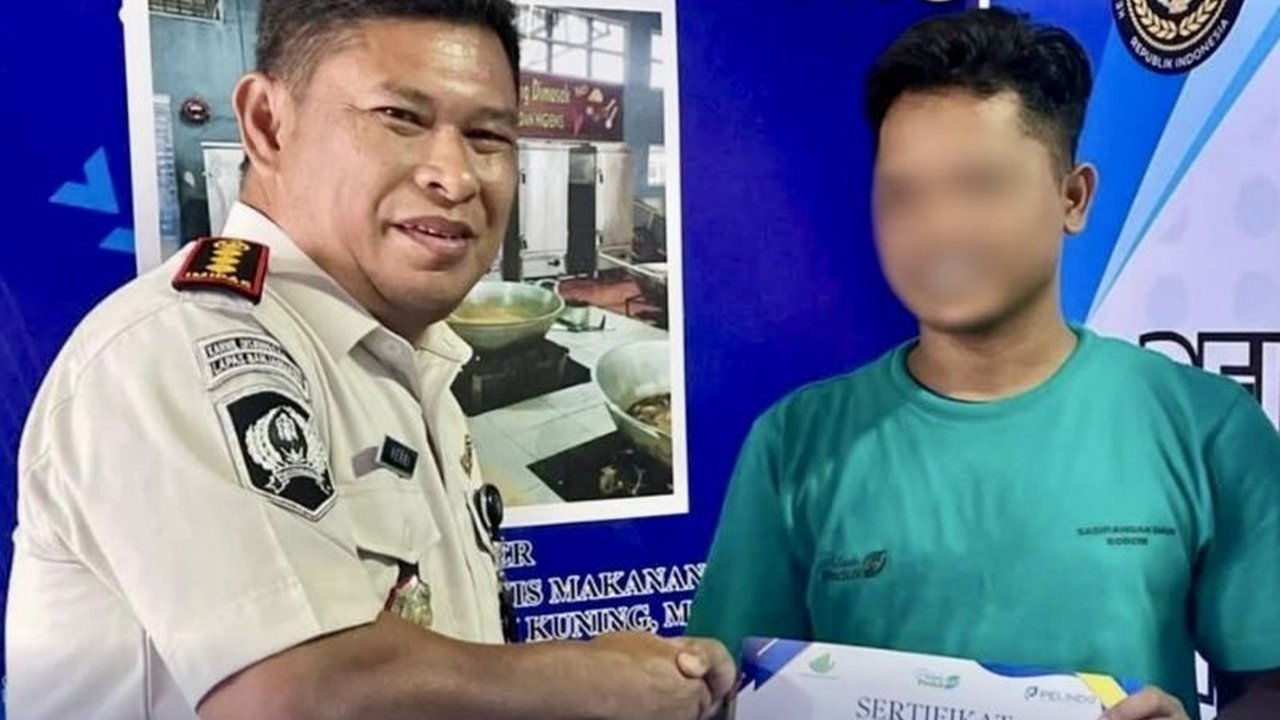 Lapas Banjarmasin sukses menyelenggarakan Sertifikasi Keterampilan Sasirangan bagi 30 warga binaan, membekali mereka dengan keahlian berharga untuk berdaya di sektor ekonomi kreatif setelah bebas.