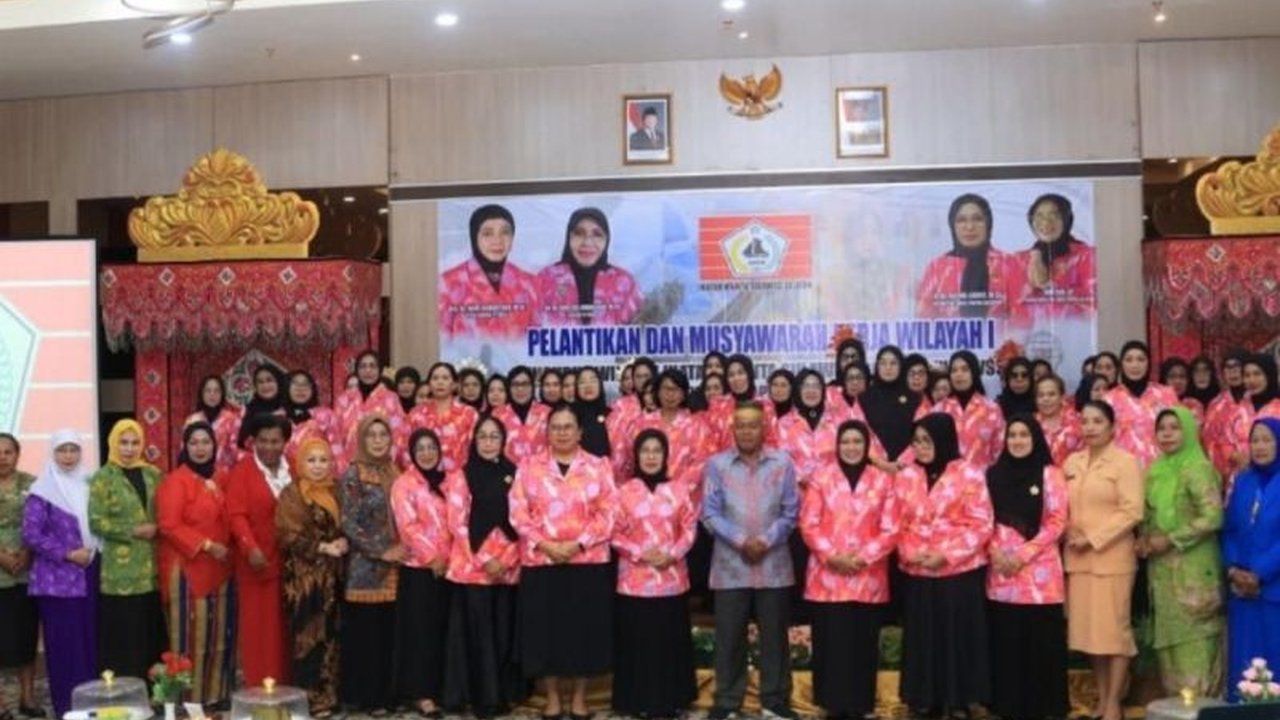 Pemerintah Provinsi Papua Selatan mengajak kaum perempuan, termasuk Ikatan Wanita Sulawesi Selatan (IWSS), aktif berkontribusi mewujudkan daerah cerdas, mandiri, dan sejahtera. Peran perempuan Papua Selatan menjadi kunci pembangunan daerah ini.