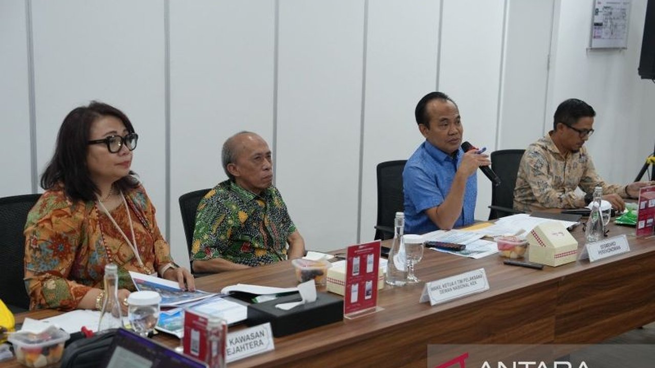 Kawasan Ekonomi Khusus (KEK) Gresik mencatat investasi kumulatif Rp113,4 triliun hingga triwulan I 2026, menyerap puluhan ribu tenaga kerja dan berencana perluas kawasan.