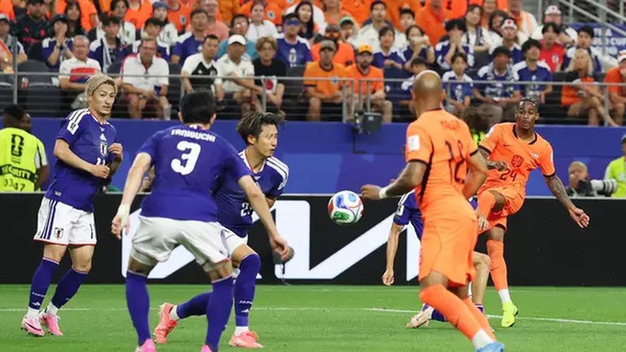 Duel Belanda vs Jepang di Grup F Piala Dunia 2026. Bermain di Dallas Stadium, Senin (15/6/2026) dini hari WIB, kedua tim bermain imbang 1-1. (Michael Steele/Getty Images/AFP)