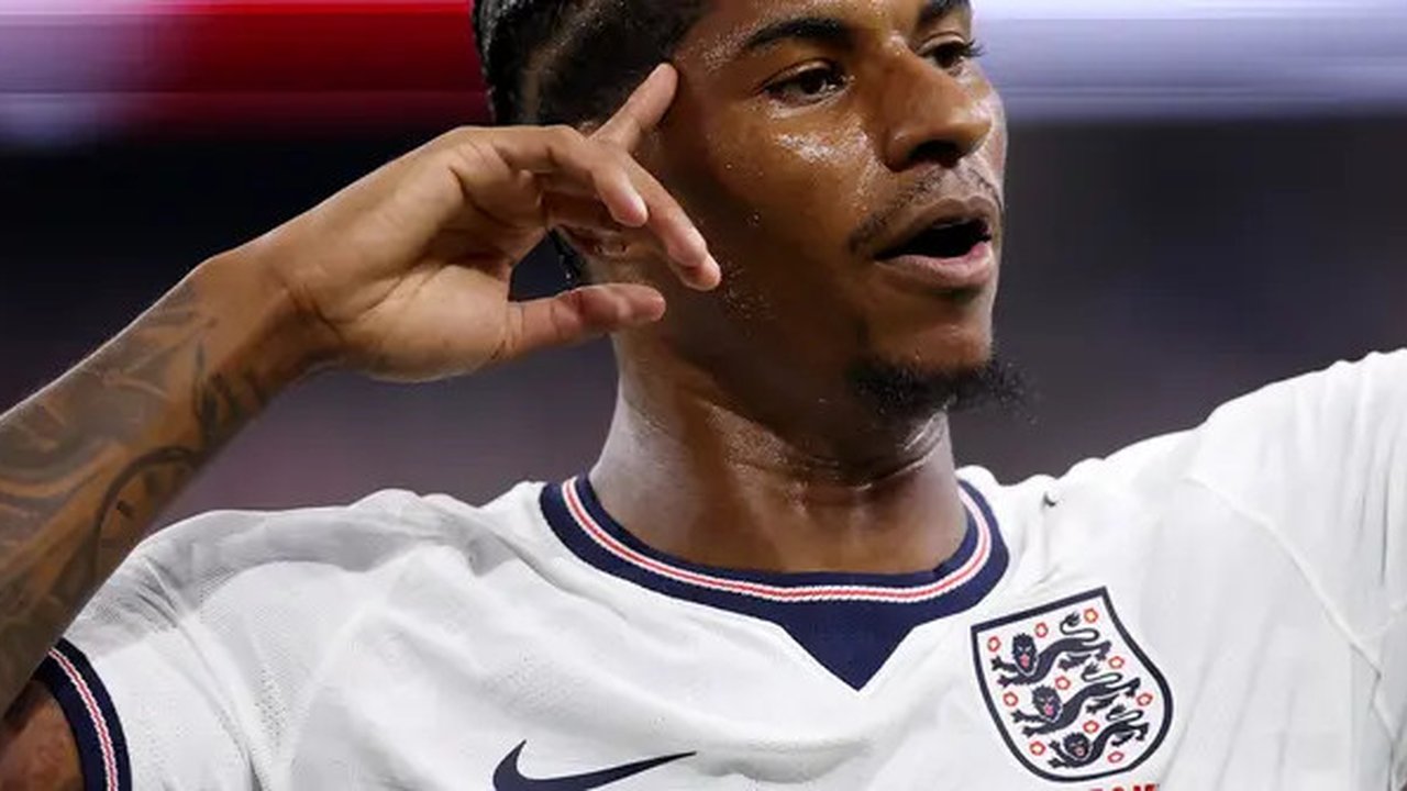 Penyerang Inggris, Marcus Rashford, merayakan gol keempat yang dicetak timnya dalam pertandingan Grup L Piala Dunia FIFA 2026 antara Inggris melawan Kroasia di Dallas Stadium, Arlington, Texa