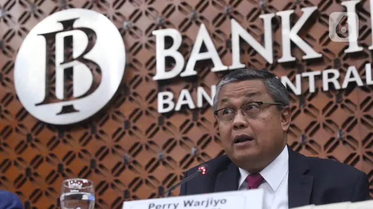 Gubernur Bank Indonesia Perry Warjiyo menyampaikan hasil Rapat Dewan Gubernur (RGD) Bank Indonesia di Jakarta, Kamis (19/12/2019). RDG tersebut, BI memutuskan untuk tetap mempertahankan suku