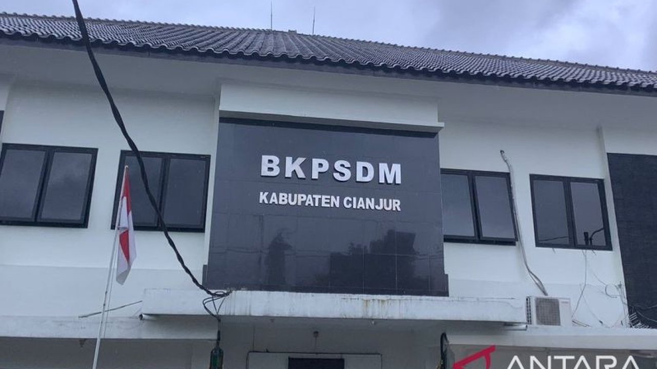 BKPSDM Cianjur mencatat Pengurangan ASN Cianjur hingga 543 orang pada tahun 2026 karena pensiun, menciptakan kekosongan formasi vital. Bagaimana Pemerintah Kabupaten Cianjur mengatasi tantangan ini di tengah keterbatasan fiskal?
