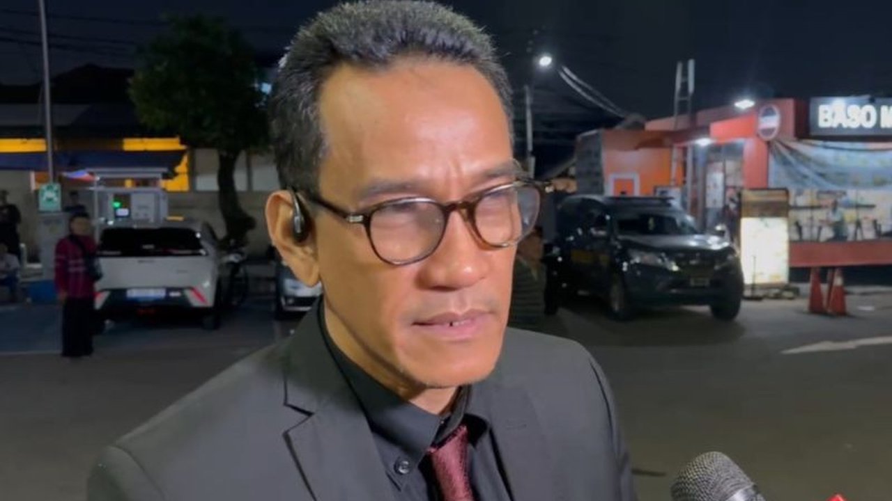 Tersangka kasus dugaan fitnah, Dokter Tifa, terpaksa menjalani rawat inap. Kondisi kesehatan Dokter Tifa memburuk akibat GERD kambuh dan stres tinggi.