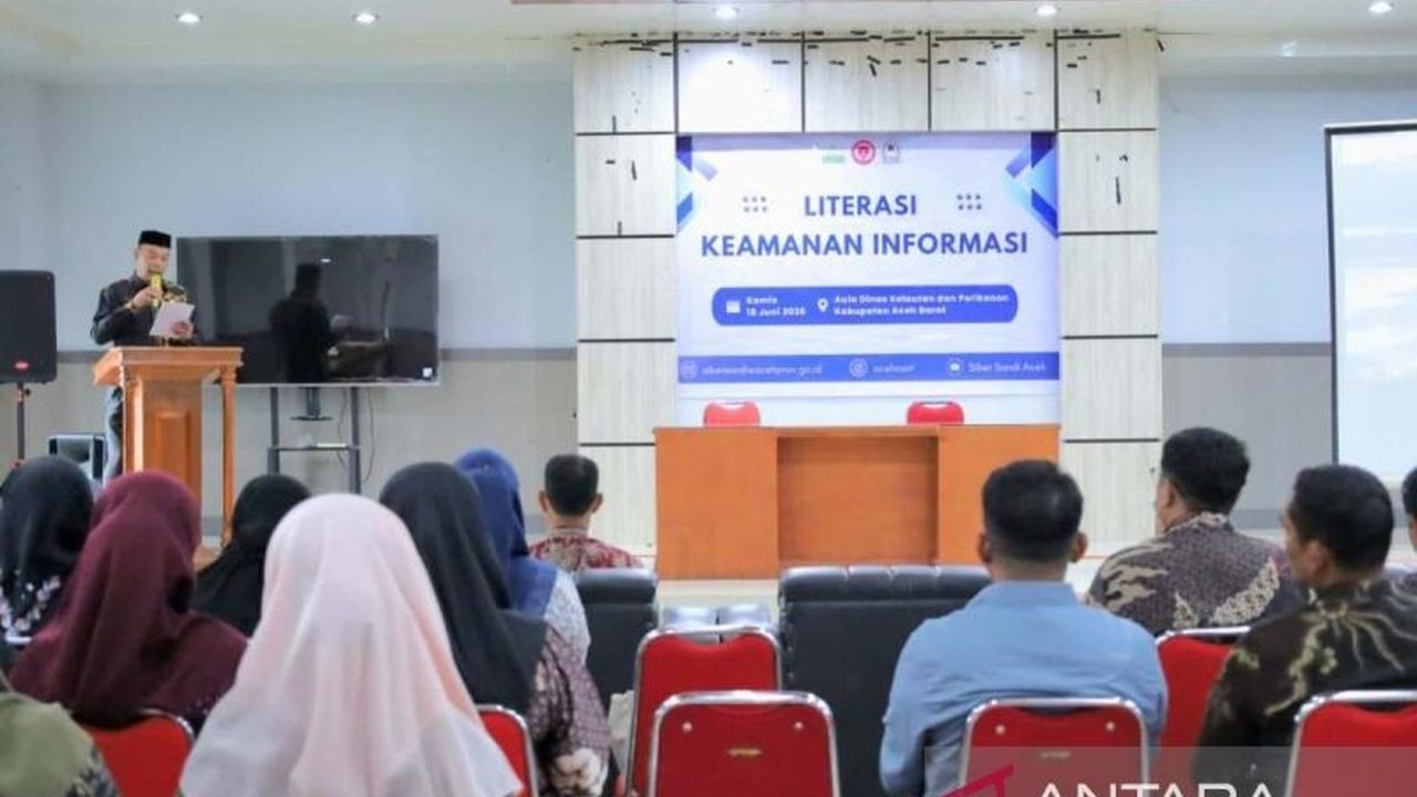 Pemerintah Kabupaten Aceh Barat menggelar pelatihan untuk ASN guna memperkuat literasi keamanan informasi, memastikan integritas dan kerahasiaan data negara di era digital.