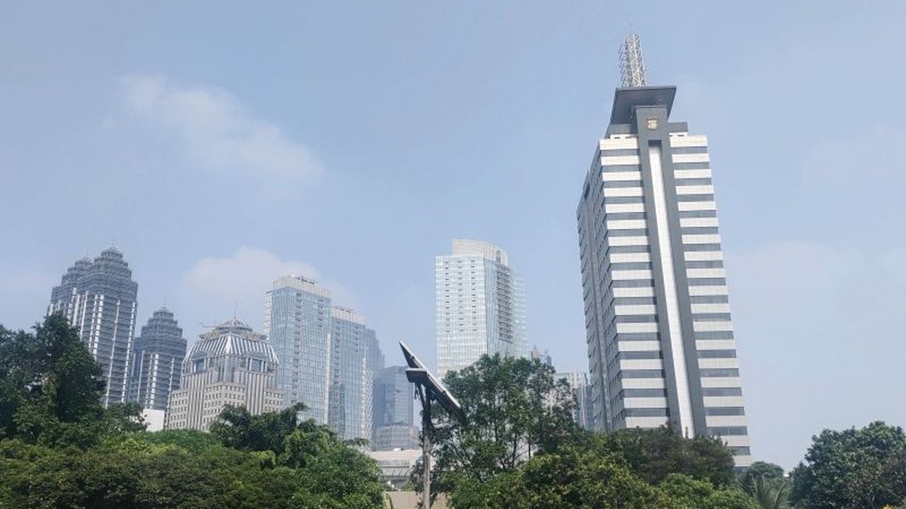 BMKG memprakirakan puncak Kemarau 2026 di Indonesia akan berlangsung Juli-September, sementara Jakarta diprediksi cerah berawan. Antisipasi dampak El Nino dan peningkatan ISPA menjadi krusial.